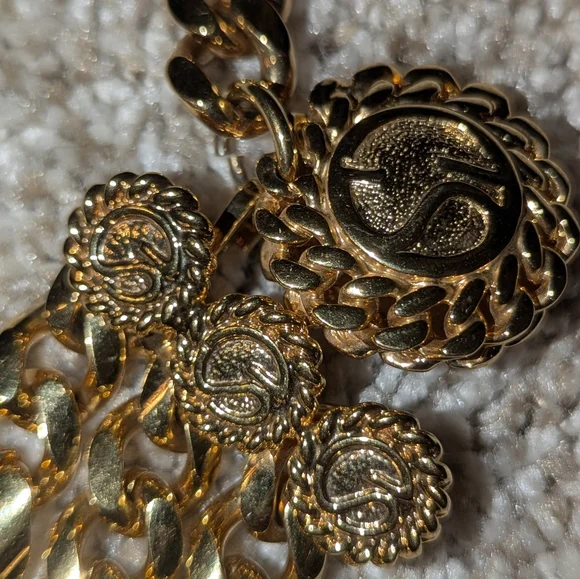 Stunning St. John Vintage 1980's-90' Gold Chain Belt with Medallion Accents - Picture 16 of 17